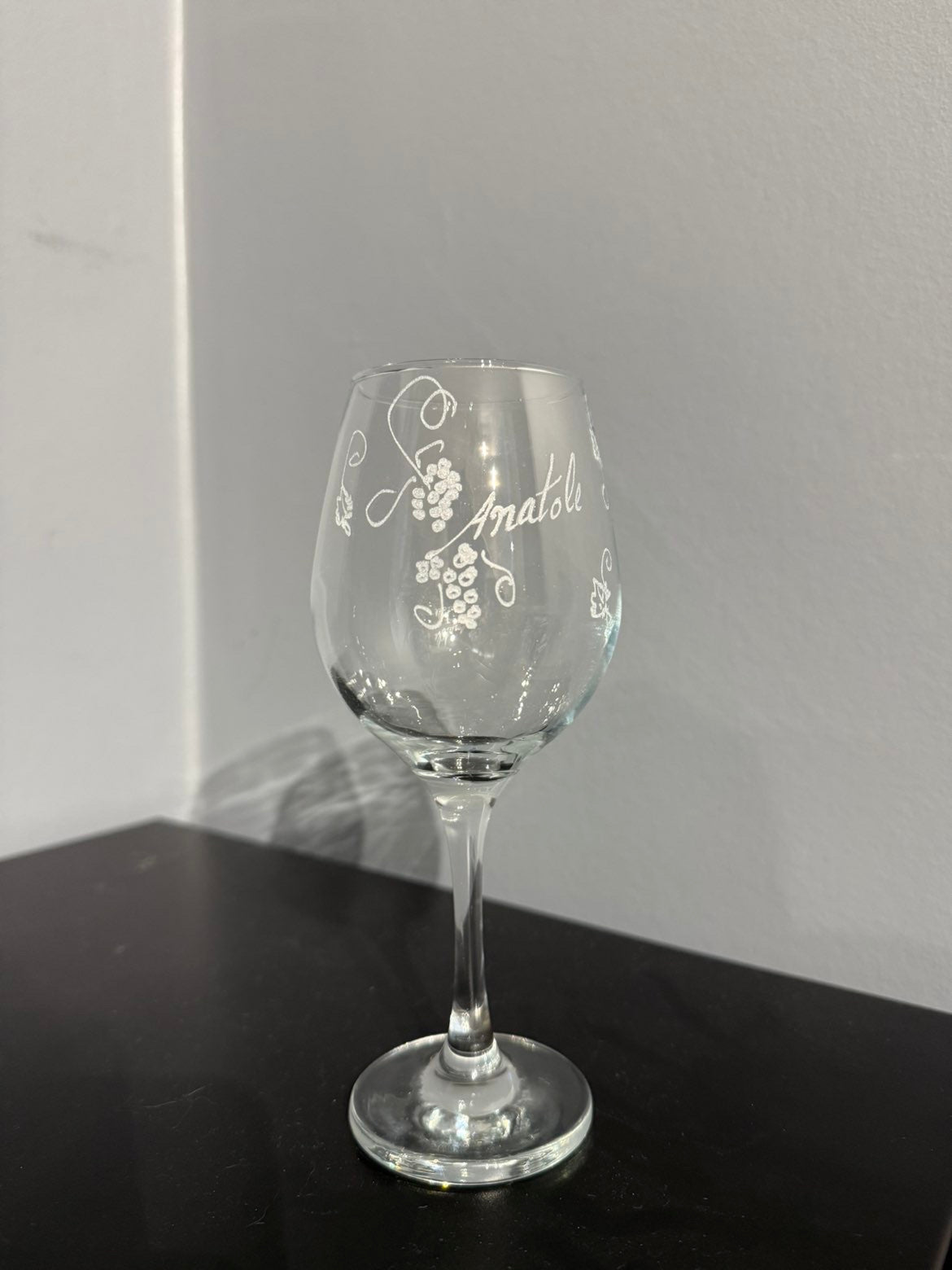Lot de 2 verres à vin gravés